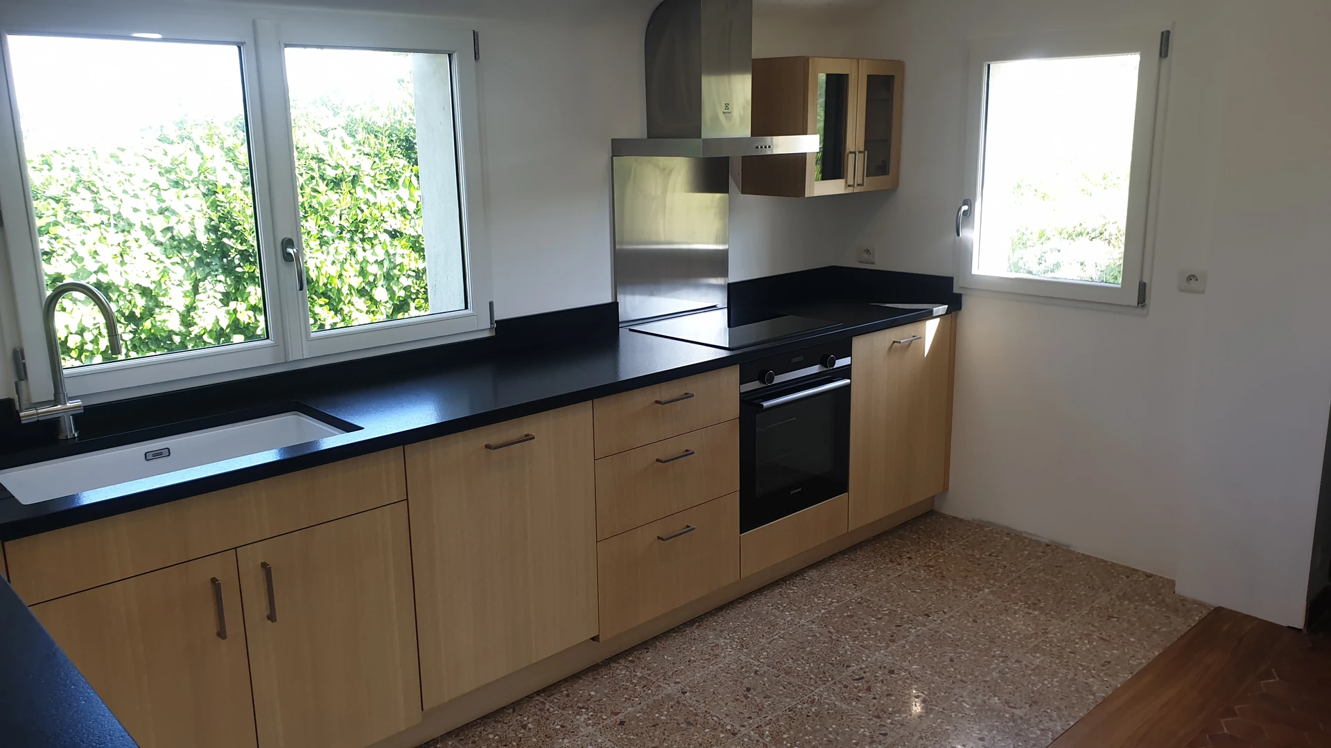 Cuisine placage chêne quartz noir XXX Cuisine placage chêne quartz noir XXX