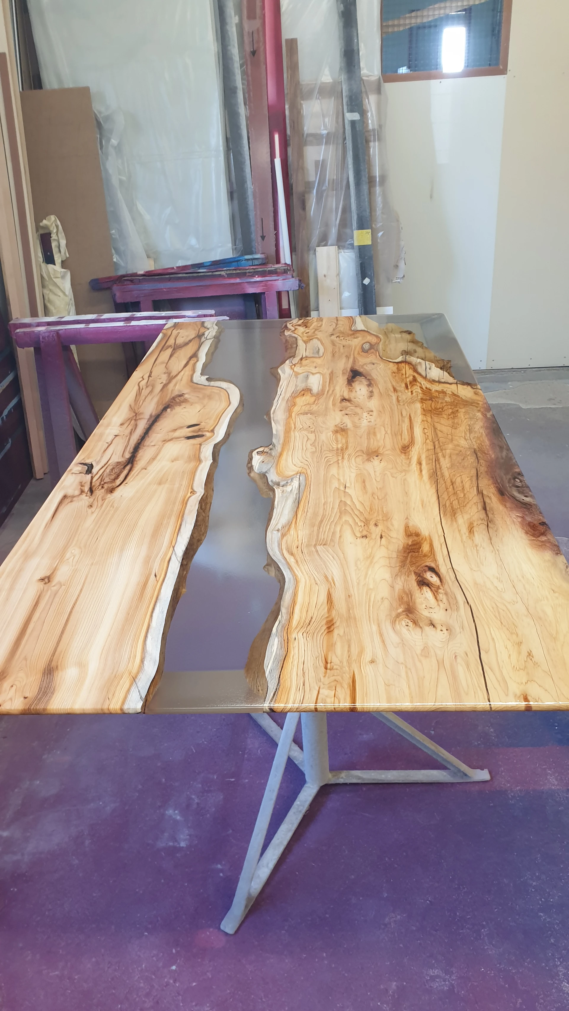 Table en résine et bois XXX Table en résine et bois XXX