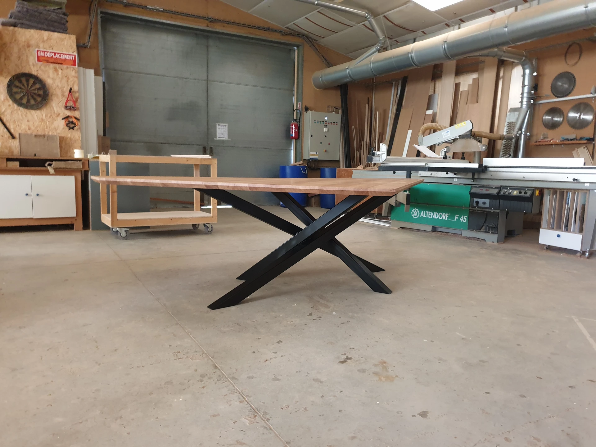 Table en chêne pieds mikado Table en chêne pieds mikado