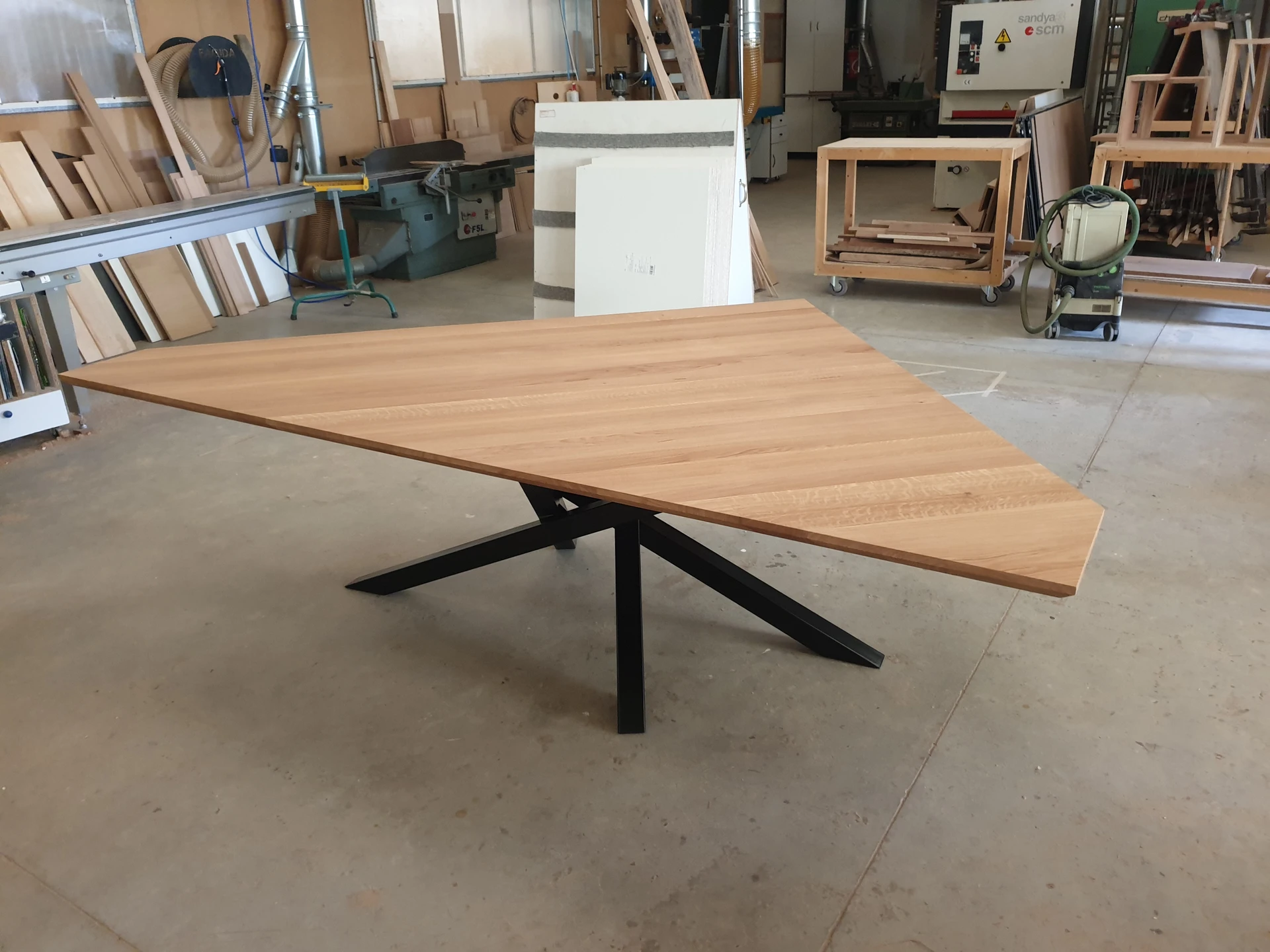 Table en chêne pieds mikado Table en chêne pieds mikado