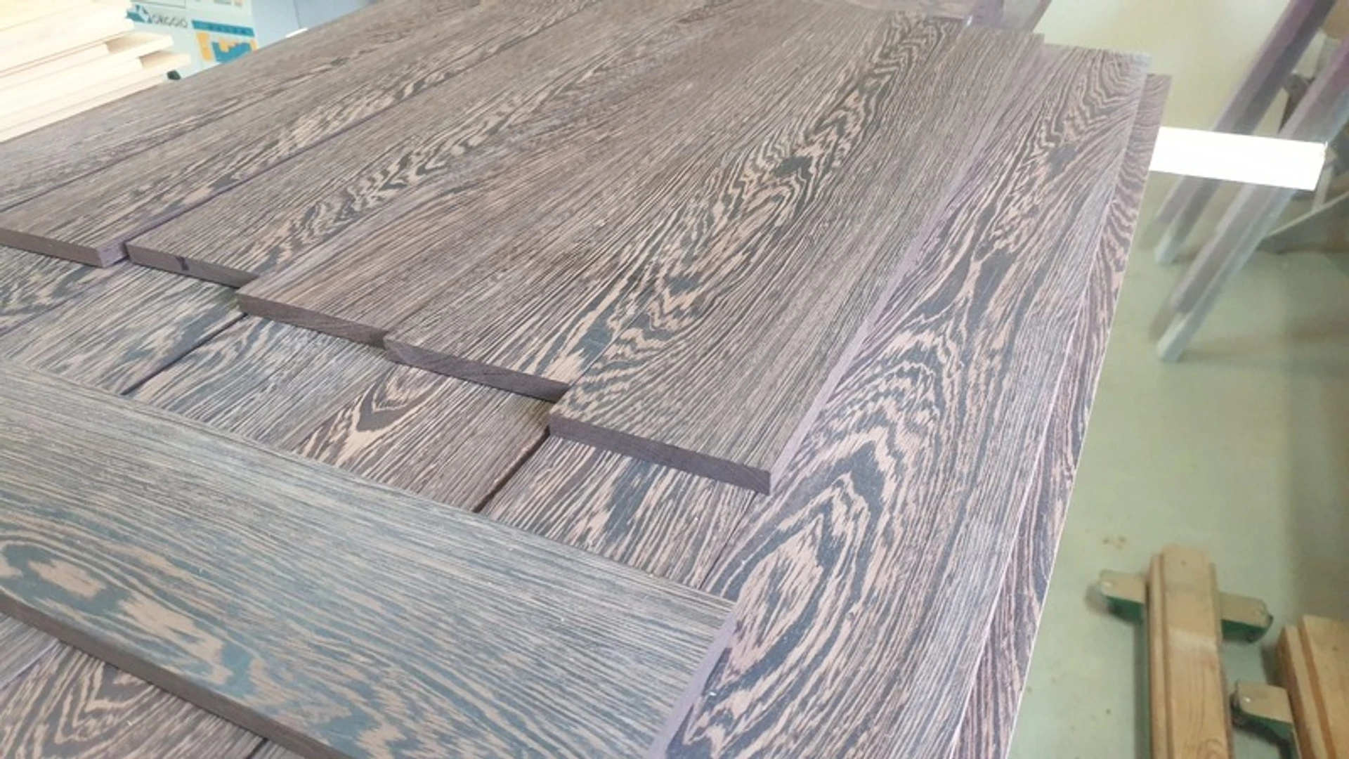 Volet persienne orientable wengé Volet persienne orientable wengé