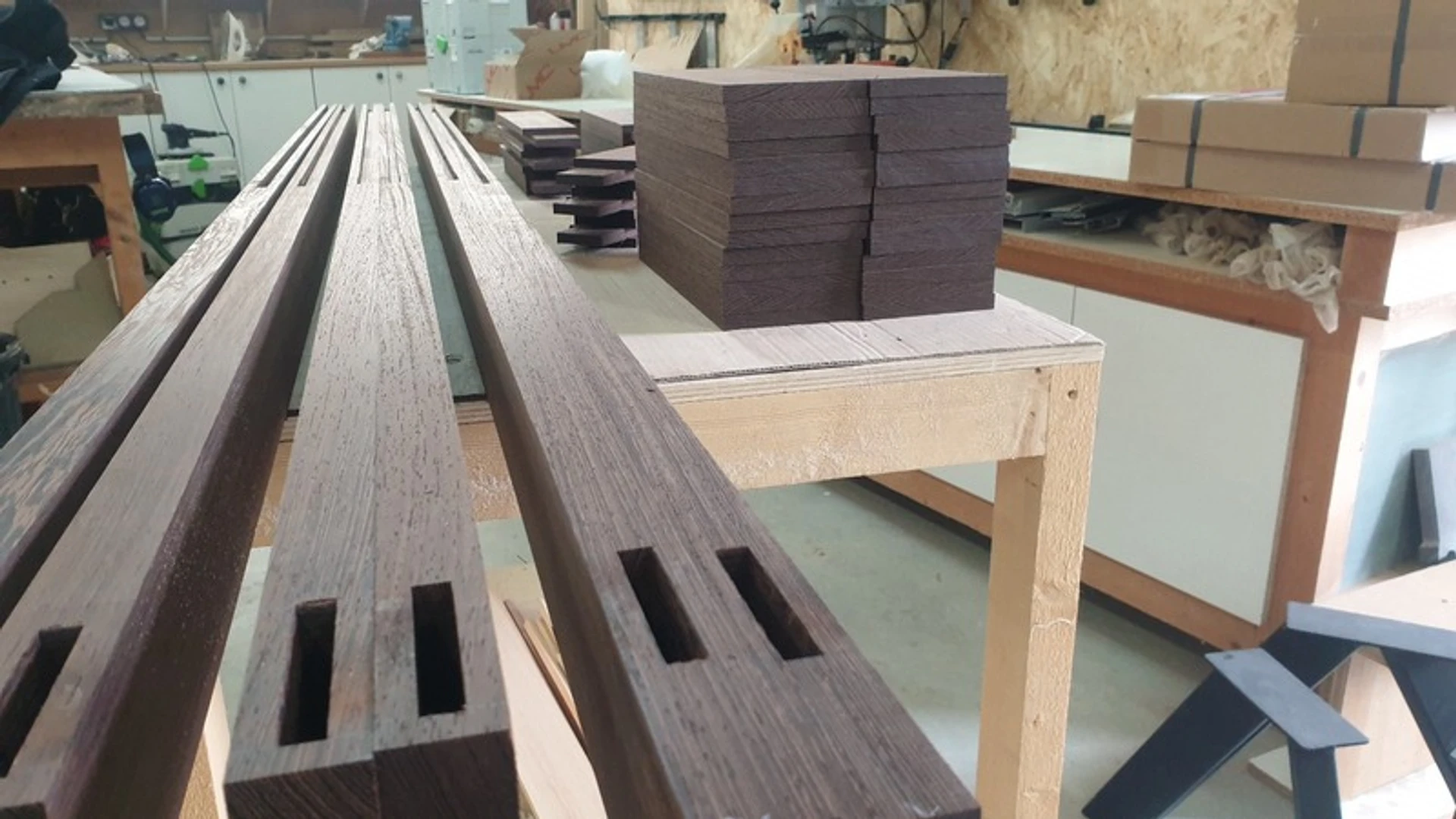 Volet persienne orientable wengé Volet persienne orientable wengé