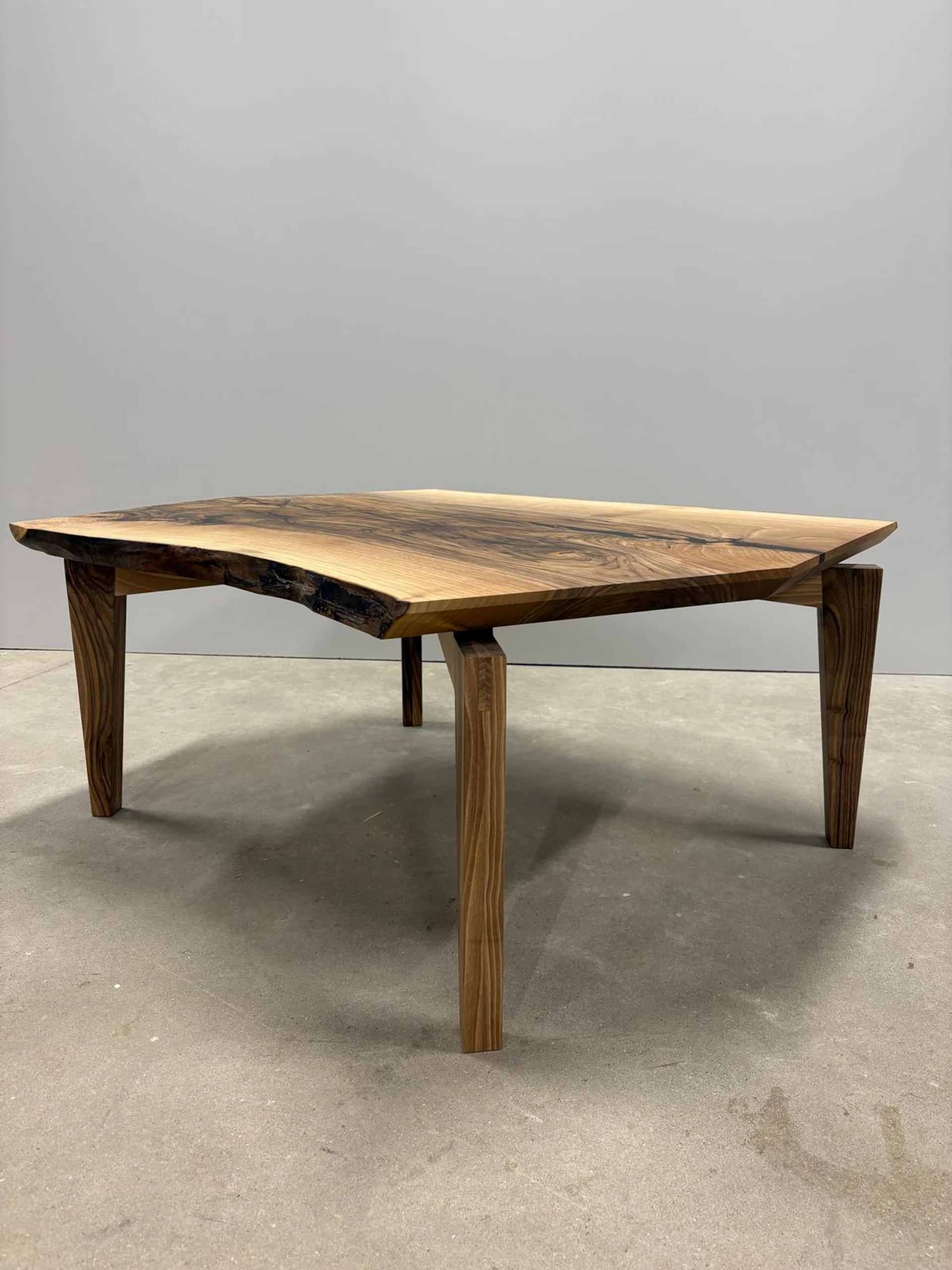 Table en noyer N1 Table en noyer N1